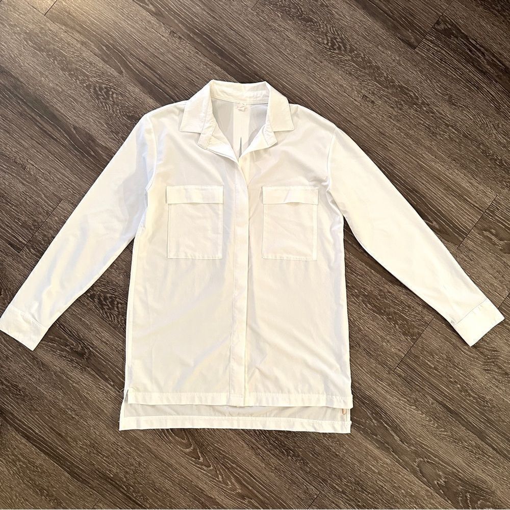 Lucy polyester spandex button down